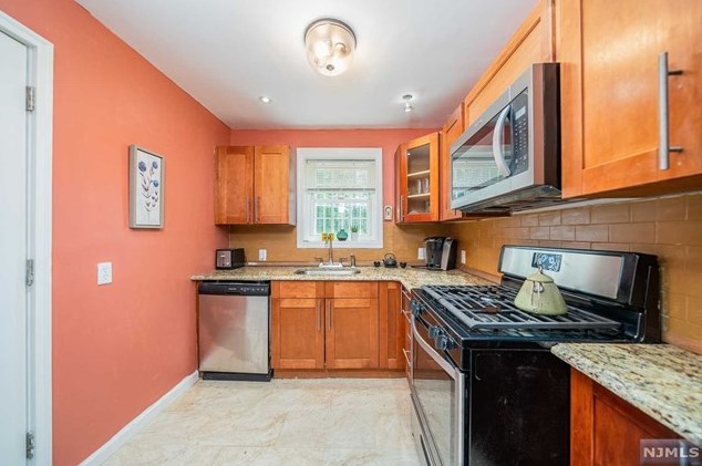160 Fairmount Ave, Newark NJ  07103-2433 exterior