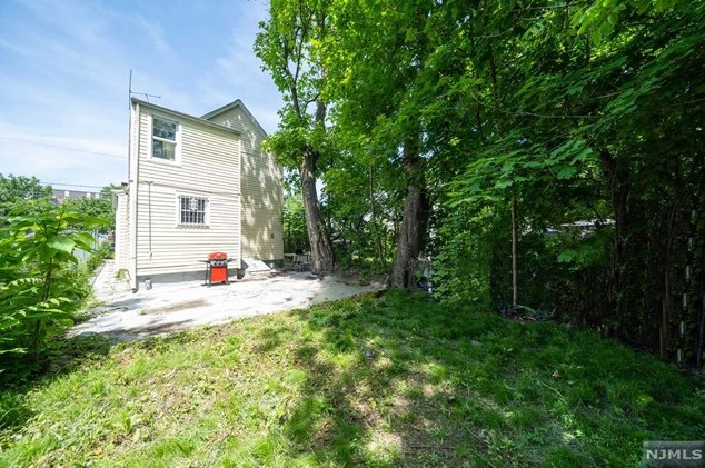 160 Fairmount Ave, Newark NJ  07103-2433 exterior