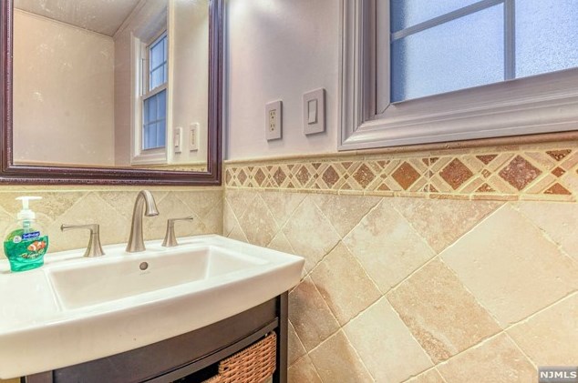 91 Barbara St, Newark NJ 07105-3302 exterior