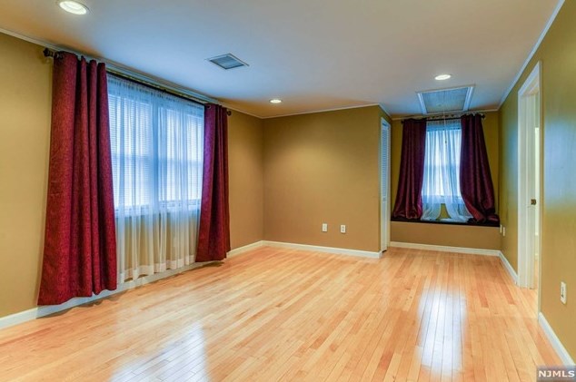 91 Barbara St, Newark NJ 07105-3302 exterior