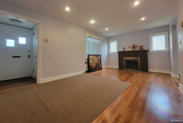 818 Elizabeth St, Ridgefield NJ  07657-2512 exterior