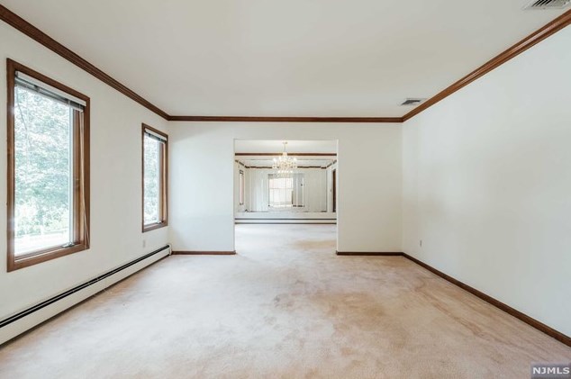 212 Filippe Ct, Paramus NJ  07652-5308 exterior