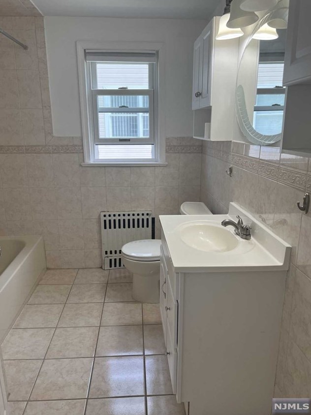 27 Richmond St, Lodi NJ  07644-2120 exterior