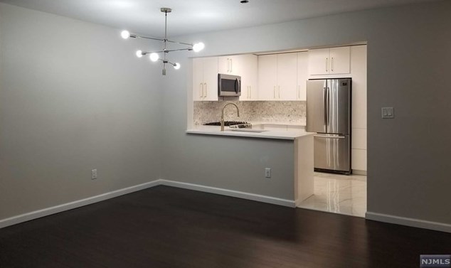 34 Regency Cir, Englewood NJ  07631-5046 exterior