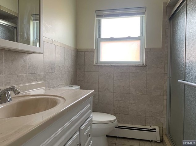 1440 10th St, West Fort Lee NJ  07024-2002 exterior