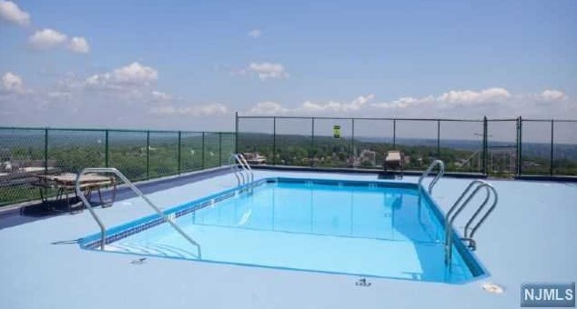 2150 Center Ave, West Fort Lee NJ  07024-5857 exterior