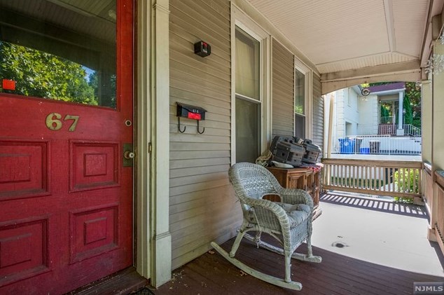 69 Clinton Ave, Tenafly NJ  07670-1933 exterior