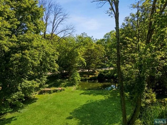 94 Long Hill Rd, Oakland, NJ 07436