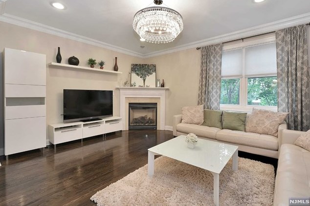 37 Michael Ln, Wallington NJ  07057-1064 exterior