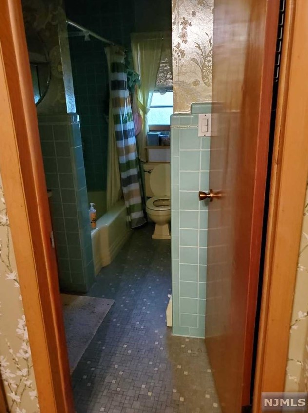 465 Meer Ave, Wyckoff NJ  07481-1837 exterior