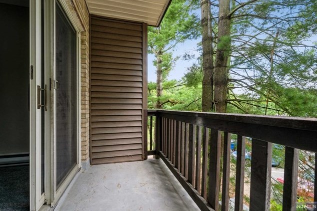 201 Federal Hill Rd, Pompton Falls NJ  07442-2046 exterior