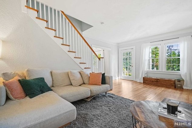 85 Pascack Rd, Hillsdale NJ  07642-1300 exterior
