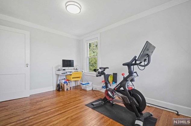 85 Pascack Rd, Hillsdale NJ  07642-1300 exterior