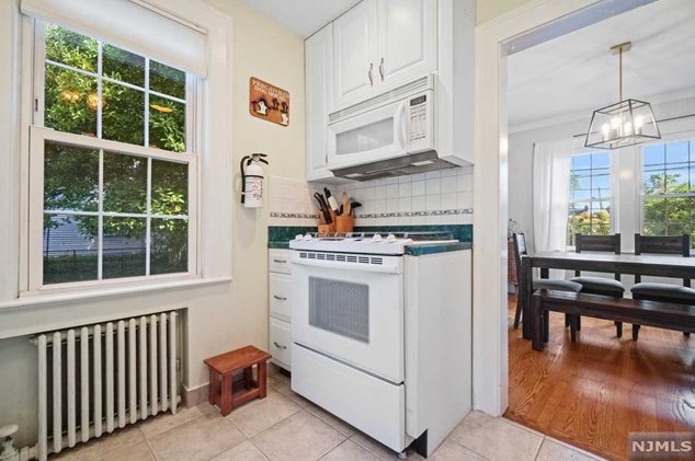 85 Pascack Rd, Hillsdale NJ  07642-1300 exterior