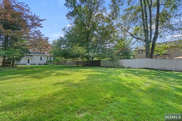 85 Pascack Rd, Hillsdale NJ  07642-1300 exterior