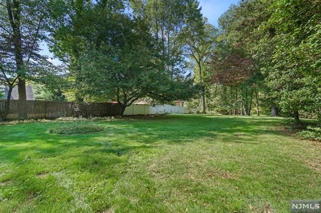 85 Pascack Rd, Hillsdale NJ  07642-1300 exterior