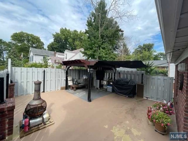 189 Main St, Bergenfield NJ 07621-2237 exterior