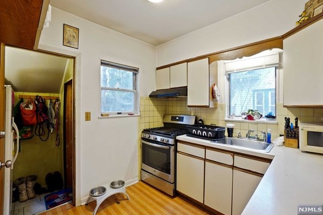 436 Chestnut St, Ridgefield NJ  07657-2606 exterior