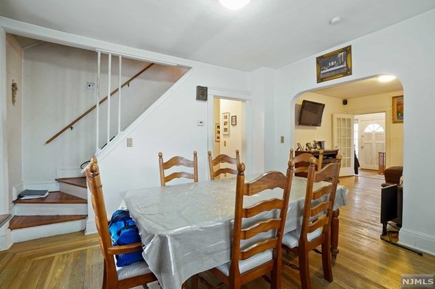 436 Chestnut St, Ridgefield NJ  07657-2606 exterior