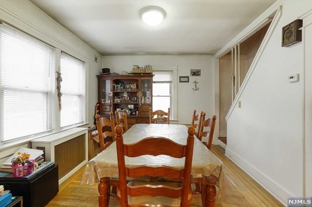 436 Chestnut St, Ridgefield NJ  07657-2606 exterior