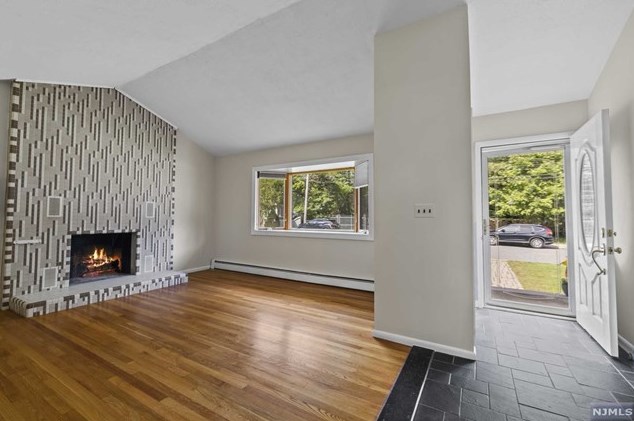 11 1st St, Park Ridge NJ  07656-1661 exterior