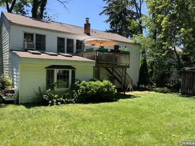 61 Prospect St, Waldwick NJ  07463-1610 exterior