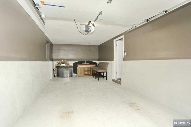 683 Pascack Rd, Paramus NJ  07652-4243 exterior