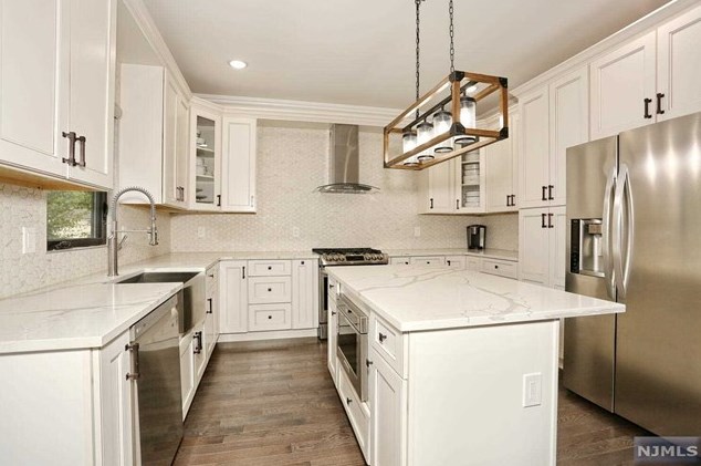 683 Pascack Rd, Paramus NJ  07652-4243 exterior