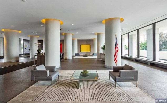 1530 Palisade Ave, West Fort Lee NJ 07024-5471 exterior