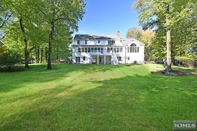116 Brookview Dr, Westwood NJ  07677-8236 exterior