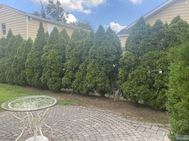 43 Garden St, Bergenfield NJ  07621-2743 exterior