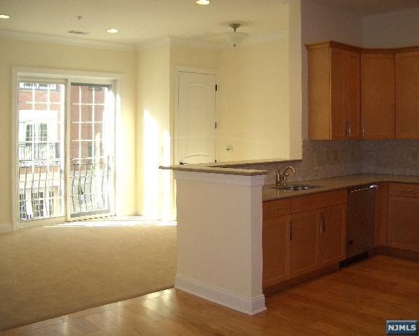 2209 The Plz, Tenafly NJ  07670-1053 exterior