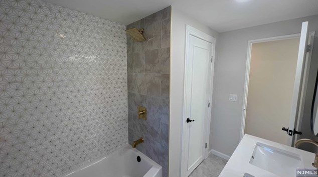 48 Emwood Dr, Emerson NJ  07630-1902 exterior