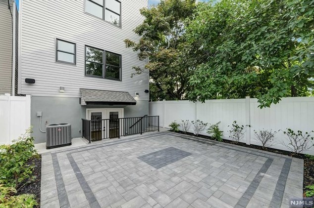 87 Leonard St, Jersey City NJ 07307-3101 exterior