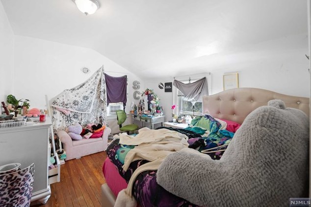 420 Carmita Ave, Rutherford NJ 07070-1124 exterior