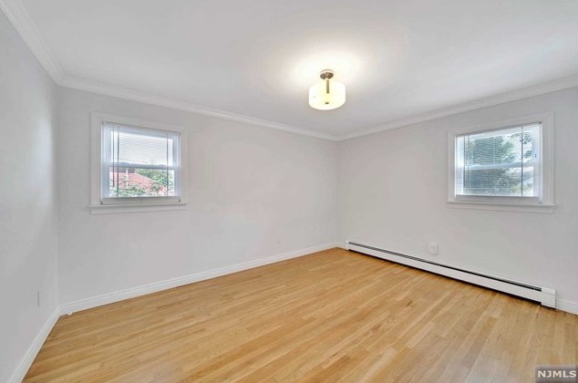 349 Manor Ct, Lyndhurst NJ 07071-1007 exterior