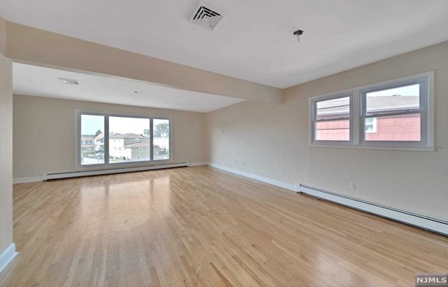 349 Manor Ct, Lyndhurst NJ 07071-1007 exterior