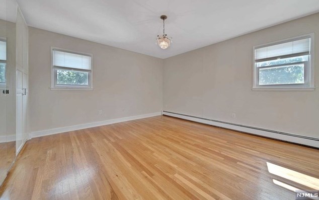 349 Manor Ct, Lyndhurst NJ 07071-1007 exterior