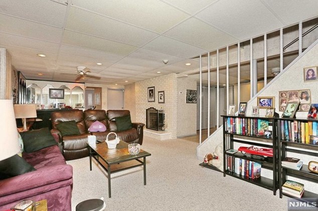 2 Beechwood Ave, Elmwood Park NJ  07407-1711 exterior