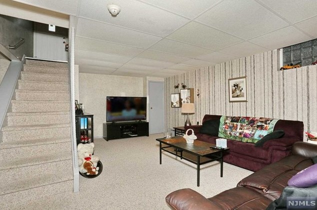 2 Beechwood Ave, Elmwood Park NJ  07407-1711 exterior