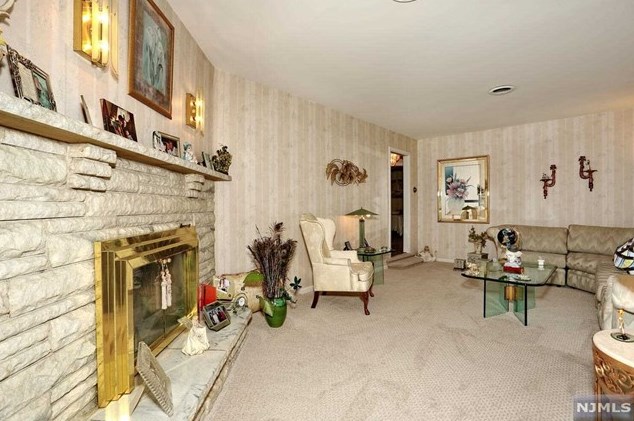 2 Beechwood Ave, Elmwood Park NJ  07407-1711 exterior