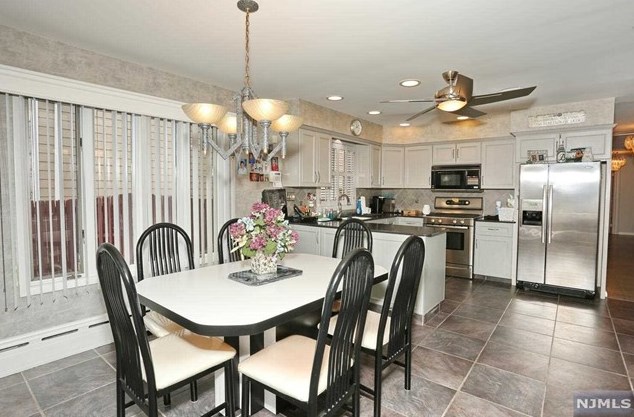 2 Beechwood Ave, Elmwood Park NJ  07407-1711 exterior