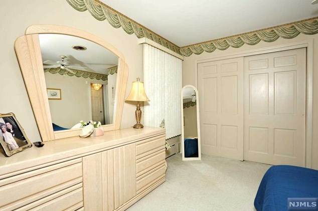 2 Beechwood Ave, Elmwood Park NJ  07407-1711 exterior