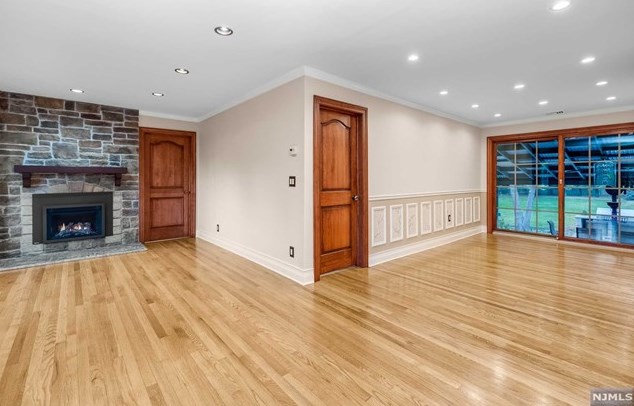 238 E Crescent Ave, Mahwah, NJ 07430