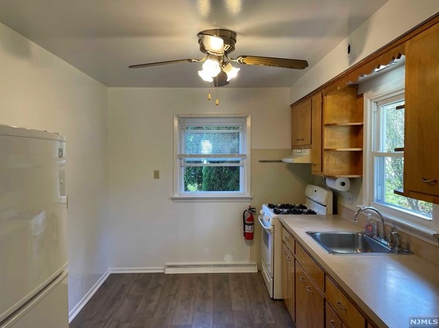 8 3rd St, Park Ridge NJ  07656-1667 exterior