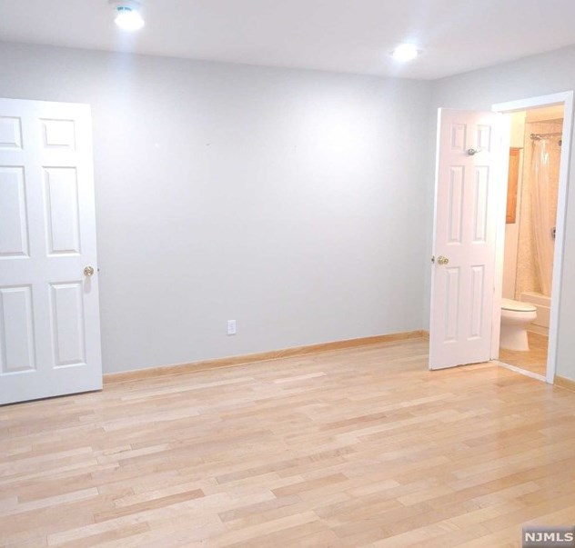 505 Teal Plz, Secaucus NJ  07094-2217 exterior