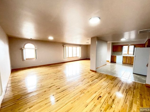 229 Lake Ave, Lyndhurst NJ  07071-1413 exterior