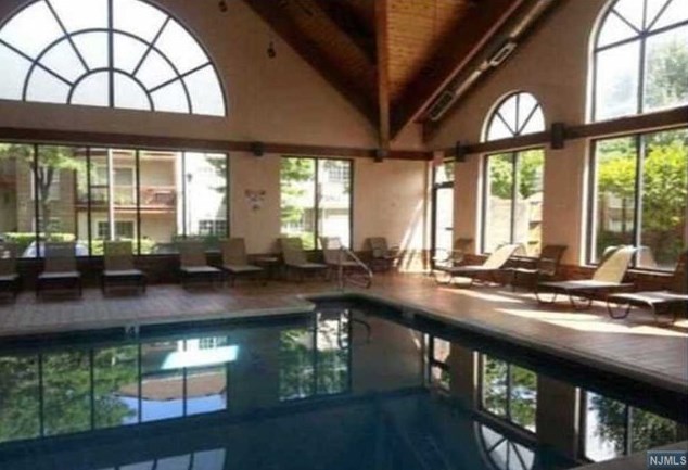 140 Lynette Dr, West Fort Lee NJ  07024-2174 exterior