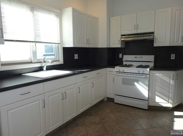 41 8 St, Clifton NJ 07011-1775 exterior