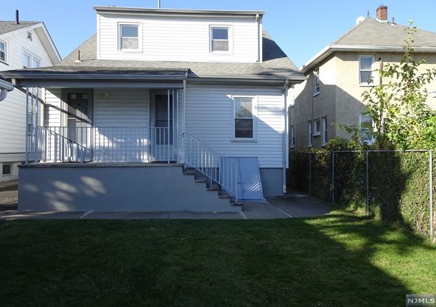 41 8th St, Clifton NJ  07011-1103 exterior